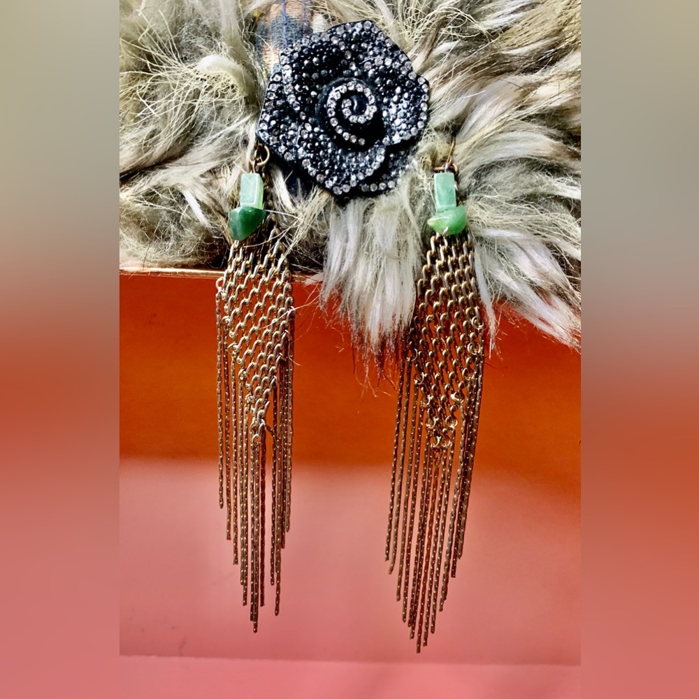 ♥️ARETES DE FANTASÍA FINA♥️. CON  CRISTALES GENUINOS VERDES♥️. LARGOS♥️#RZ46